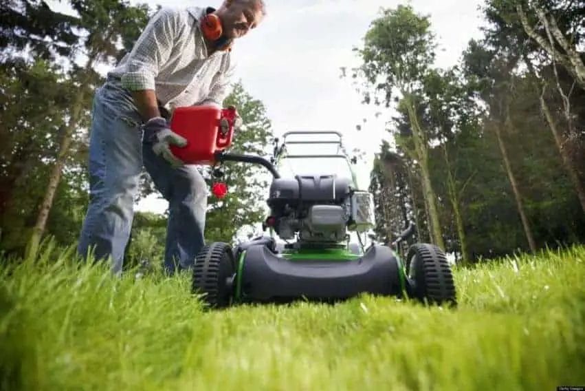 Can You Use Car Oil In A Lawn Mower & Would It Do Any Harm