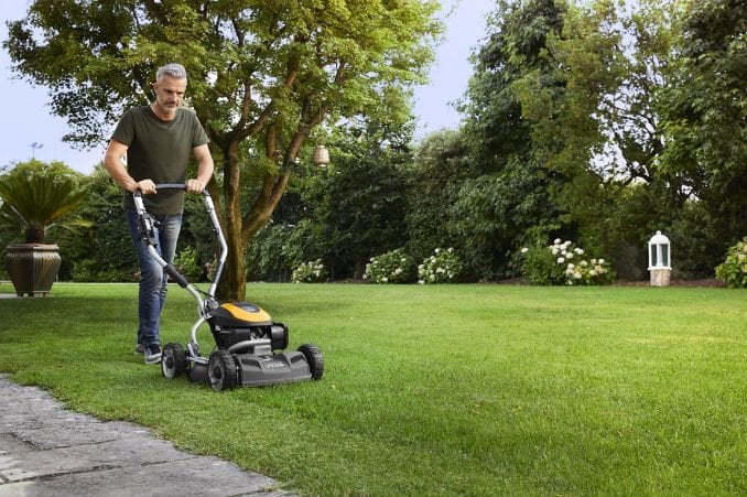 What Is a Mulching Lawnmower