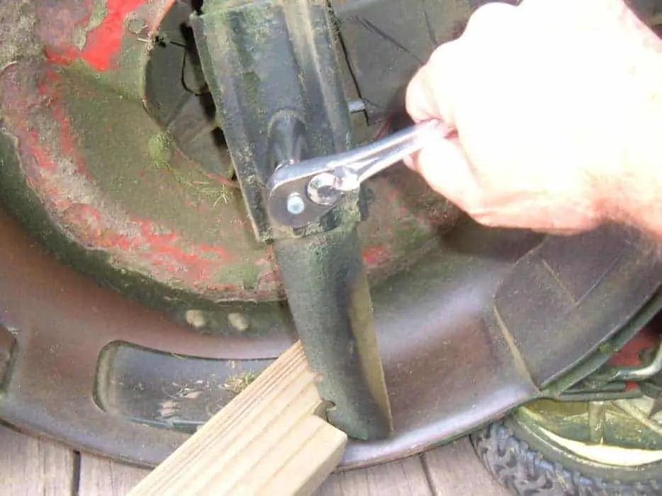 Why Should I Sharpen My Riding Mowers Blades