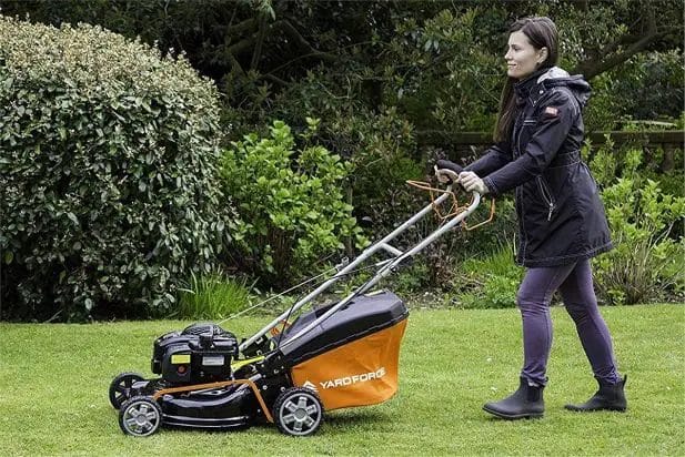 What Are Self-Propelled Mowers & How Do They Work