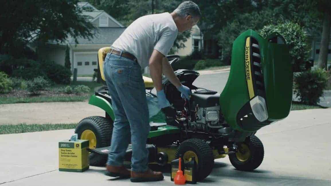 How To Drain Lawn Mower Oil - The Right Way!